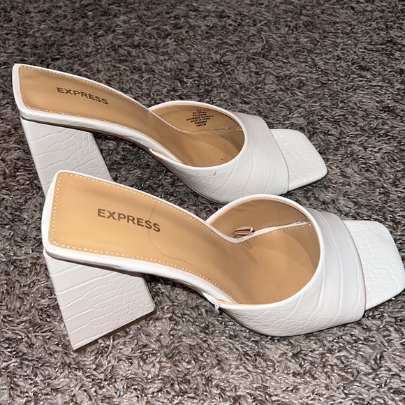 EXPRESS Sandals - Picture 3 of 4